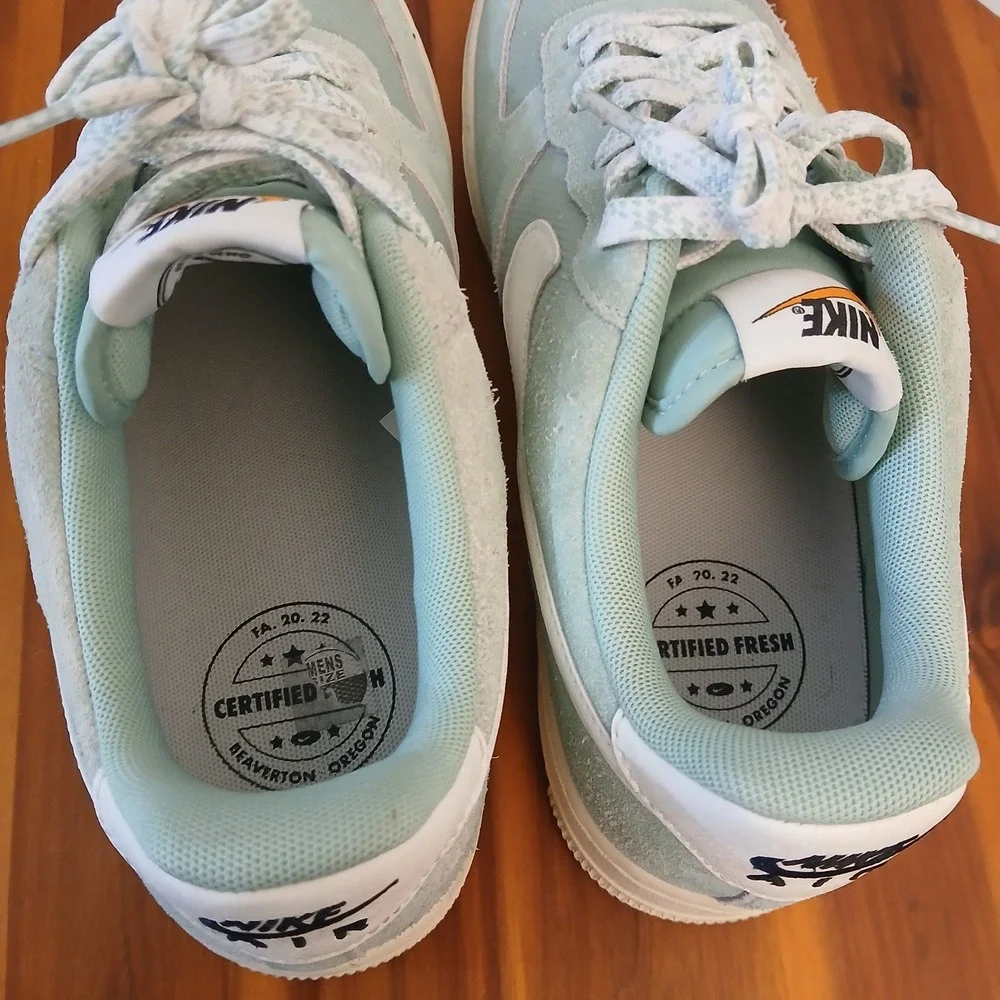 Nike Air Force 1 '07 LV8 Certified Fresh Men 9 Enamel Green Sneakers DO9801-300